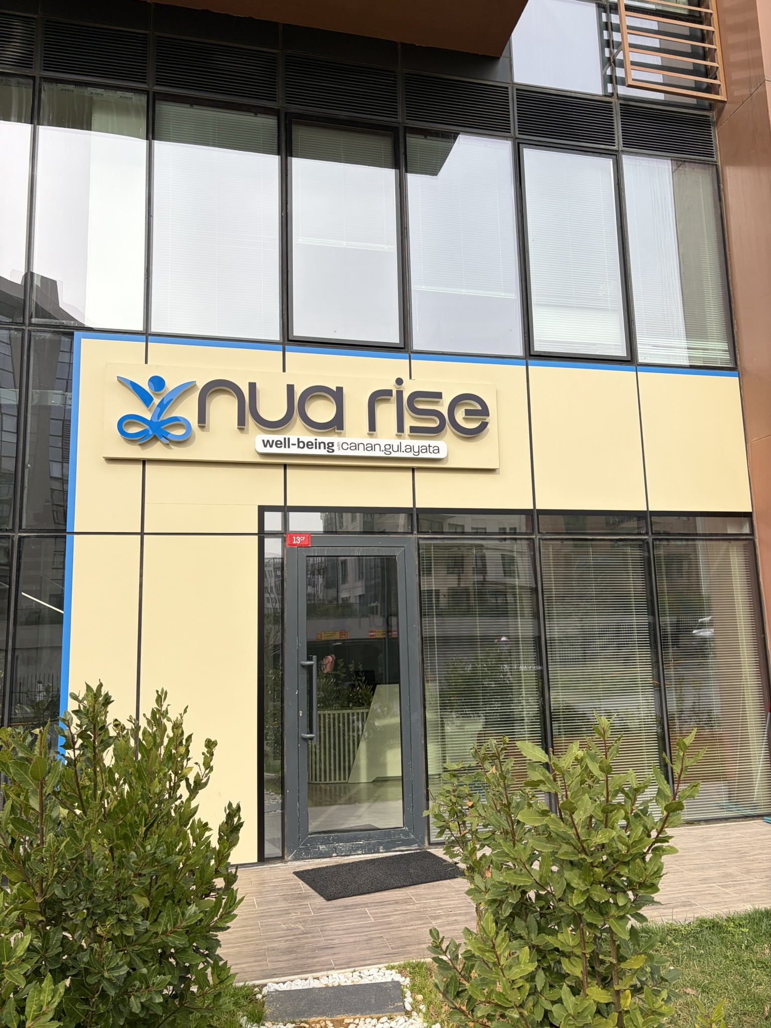 Çekmeköy'deki Nua Rise Ormanköy Pilates stüdyosunun girişi
